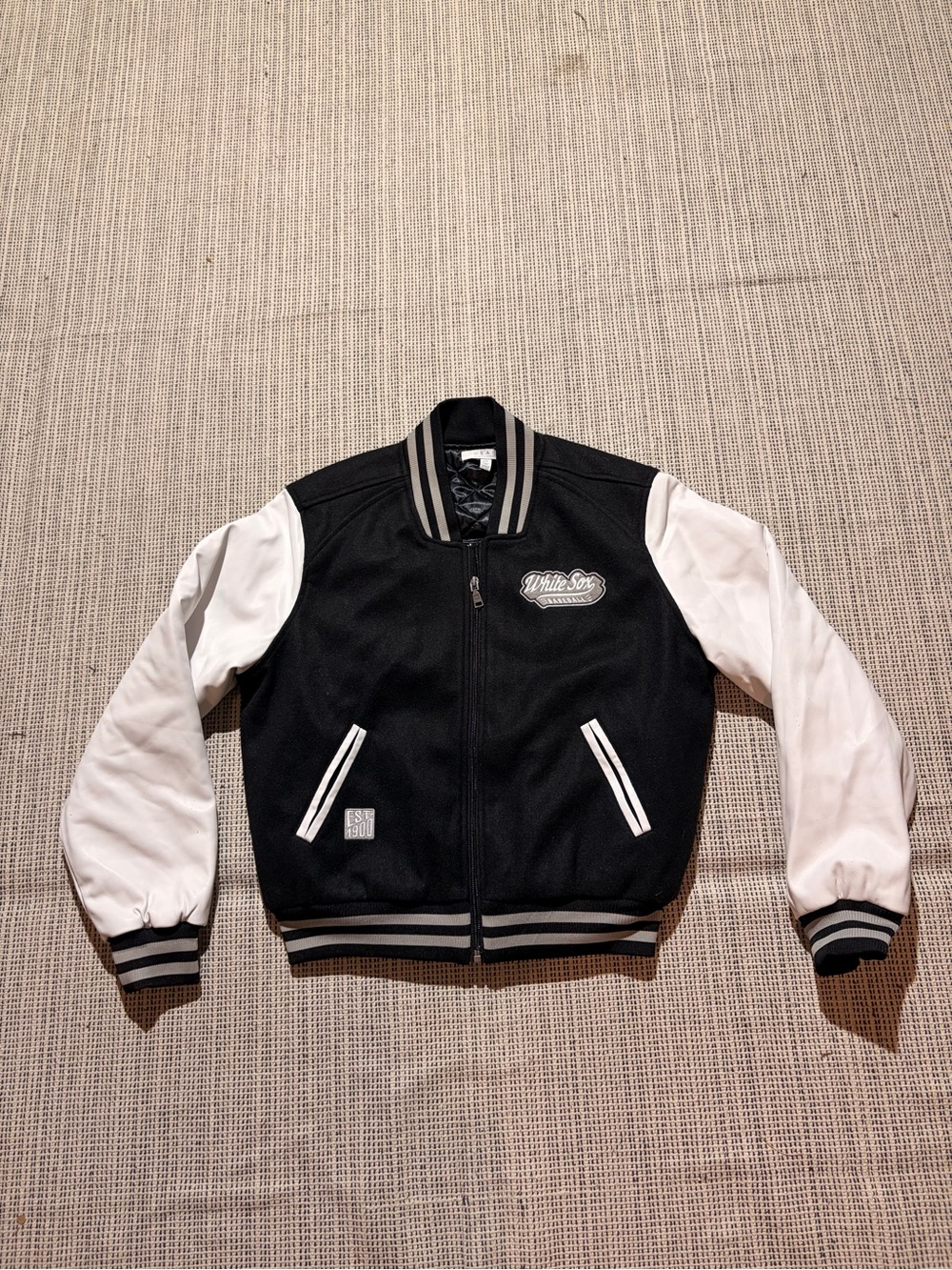 WEAR BY ERIN ANDREWS Wmn's Chicago White Sox Black/White Varsity Jacket Size M